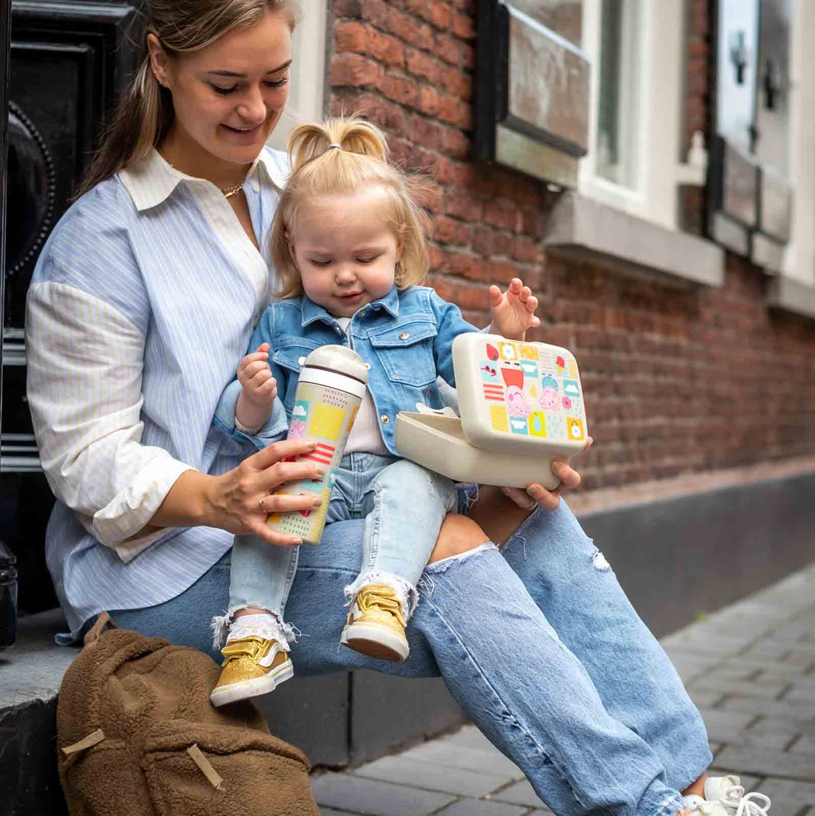 Koziol CANDY Lunchbox mit Trennschale L Peppa Pig organic sand - A 