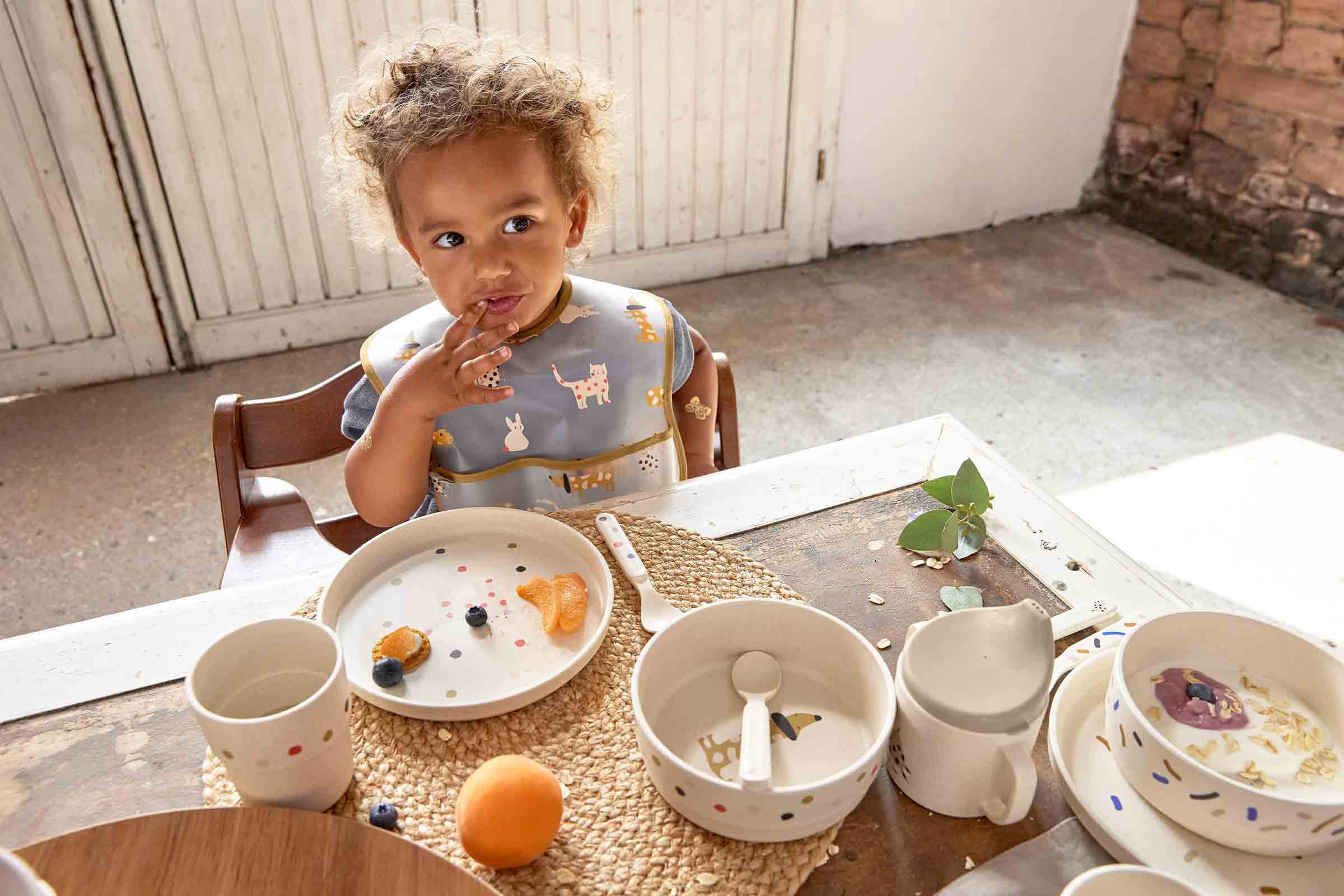 Lässig Kindergeschirrset mit 2 Lätzchen Little Mateys Spicy Orange - A 